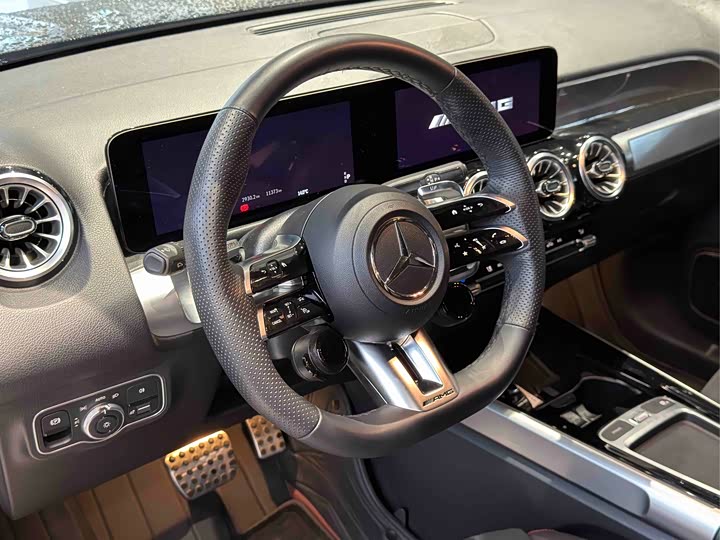 Фото 7 - Mercedes-Benz GLB-Class AMG