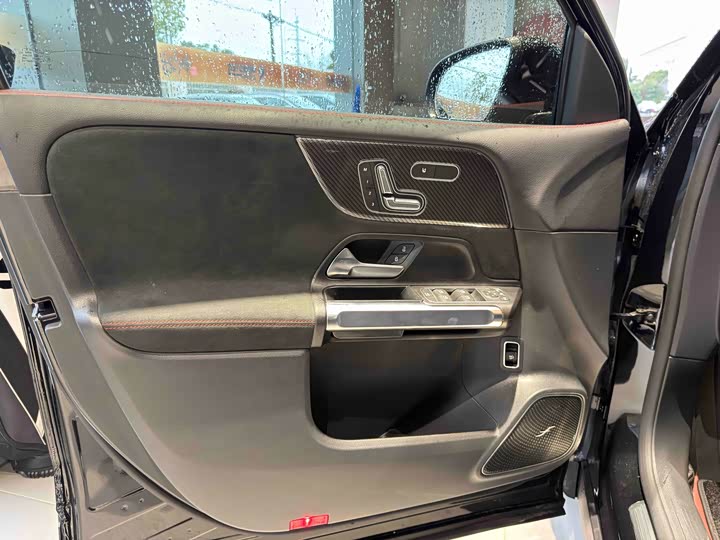 Фото 8 - Mercedes-Benz GLB-Class AMG