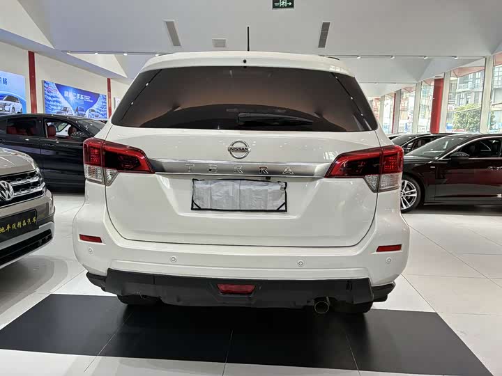 Фото 3 - Nissan Terra