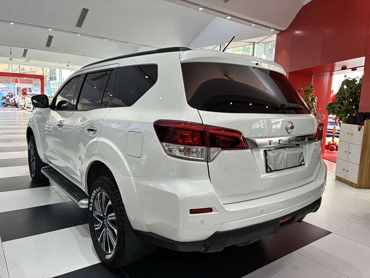 Фото 9 - Nissan Terra