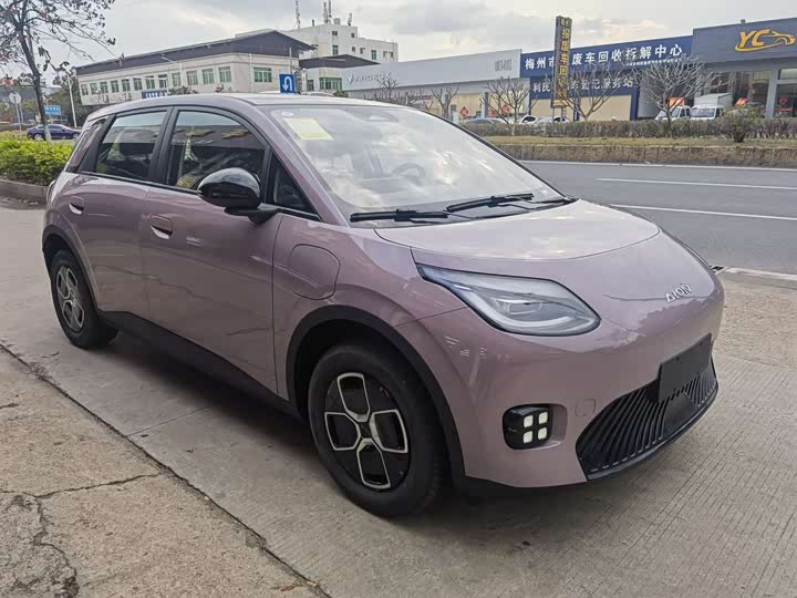 Фото 3 - GAC Aion UT