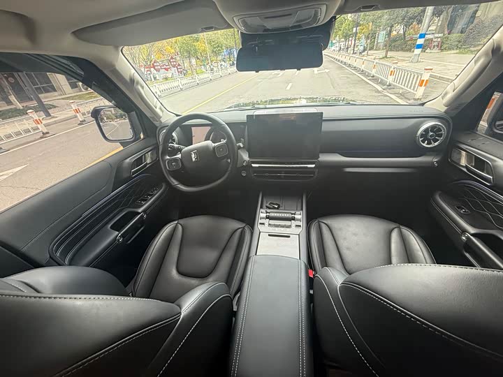 Фото 8 - Tank 300