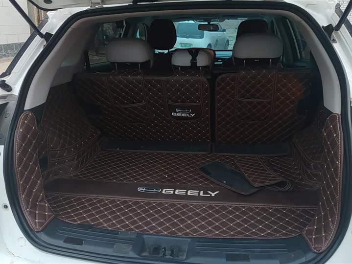 Фото 4 - Geely Atlas
