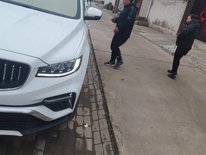 Фото 5 - Geely Atlas