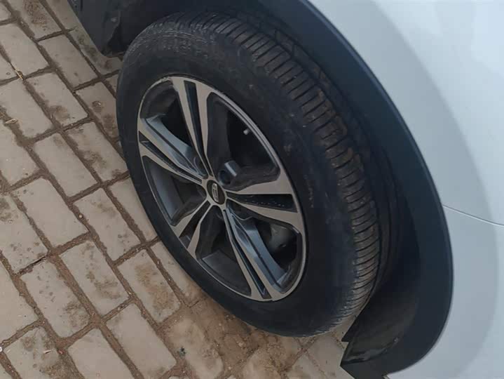 Фото 6 - Geely Atlas