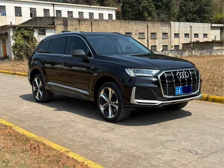 Фото 3 - Audi Q7