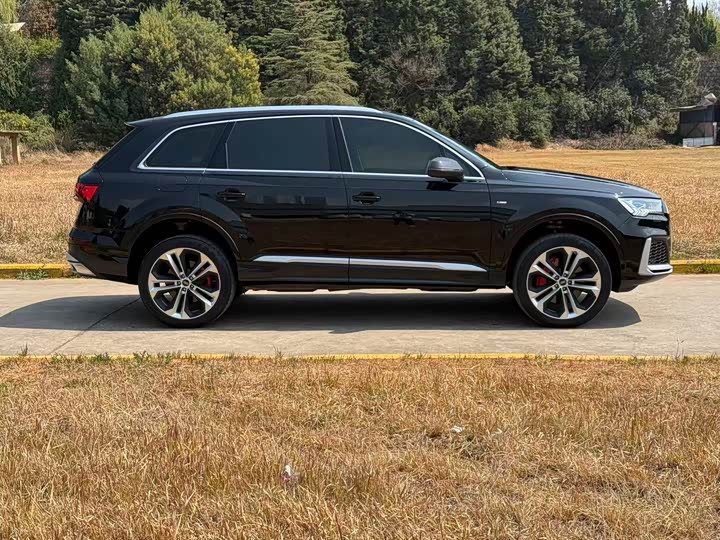 Фото 4 - Audi Q7