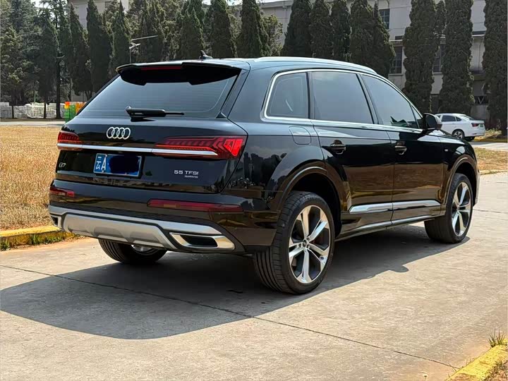 Фото 5 - Audi Q7