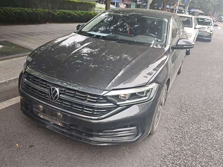 Photo 1 - Volkswagen Sagitar L