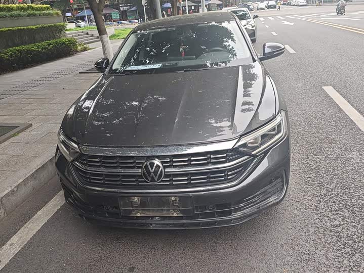 Photo 2 - Volkswagen Sagitar L