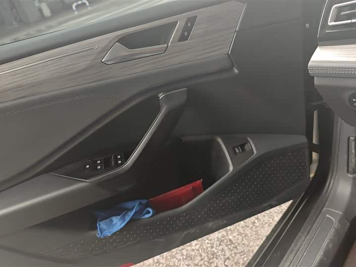 Photo 7 - Volkswagen Sagitar L