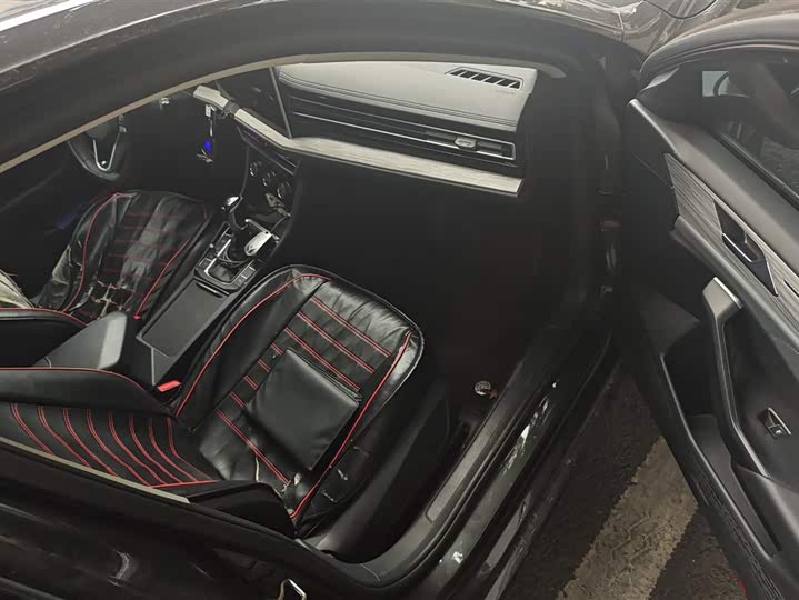 Photo 8 - Volkswagen Sagitar L