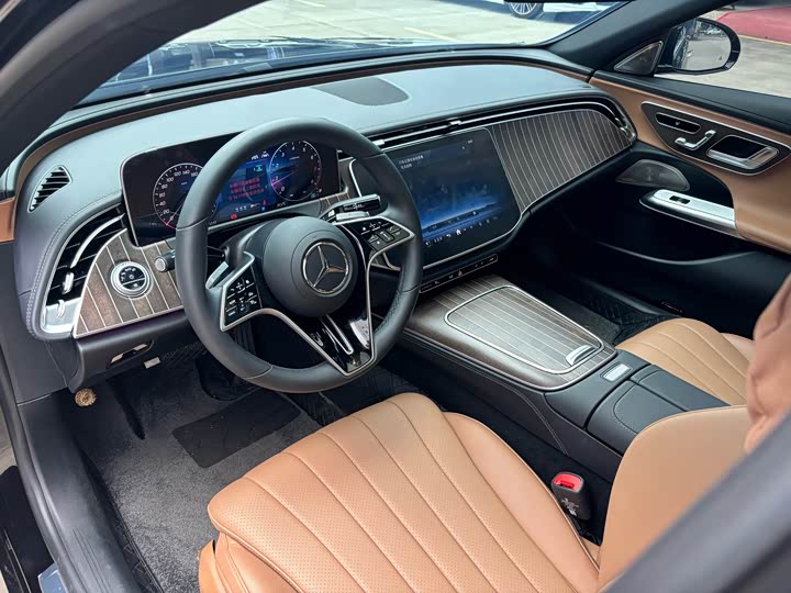 Photo 4 - Mercedes-Benz E-Class