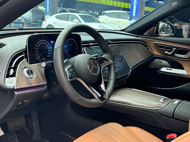 Photo 5 - Mercedes-Benz E-Class