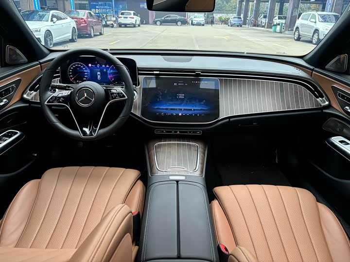 Photo 7 - Mercedes-Benz E-Class