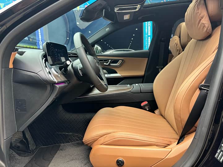 Photo 9 - Mercedes-Benz E-Class