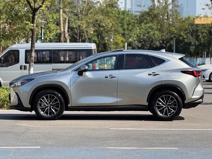 Photo 3 - Lexus NX