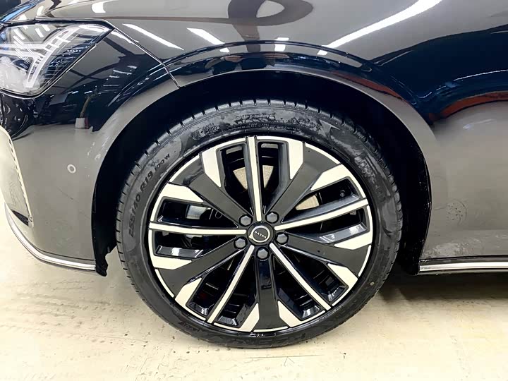 Фото 4 - Volvo S90