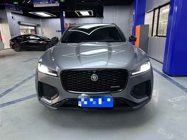 Фото 2 - Jaguar F-Pace