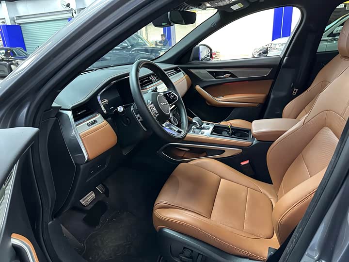 Фото 6 - Jaguar F-Pace