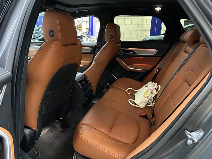 Фото 7 - Jaguar F-Pace