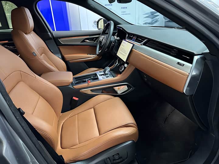 Фото 8 - Jaguar F-Pace