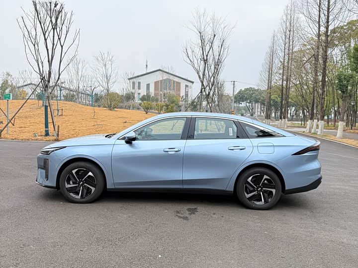 Фото 3 - Geely Galaxy L6