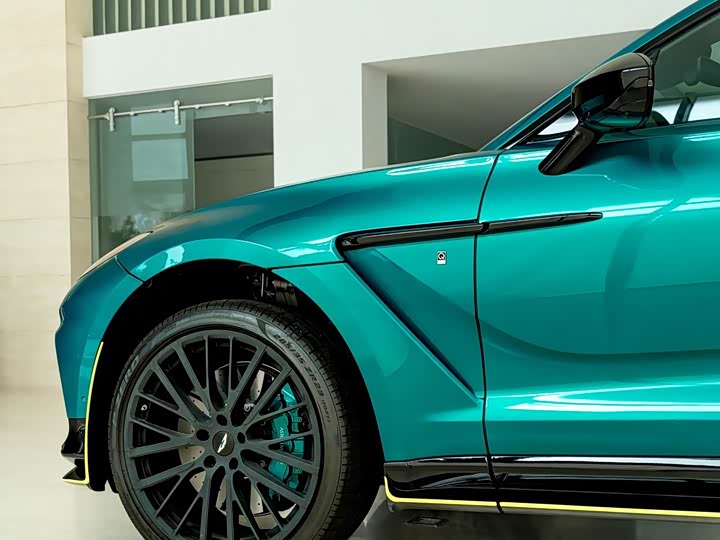 Фото 3 - Aston Martin DBX