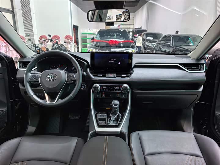 Фото 9 - Toyota RAV4