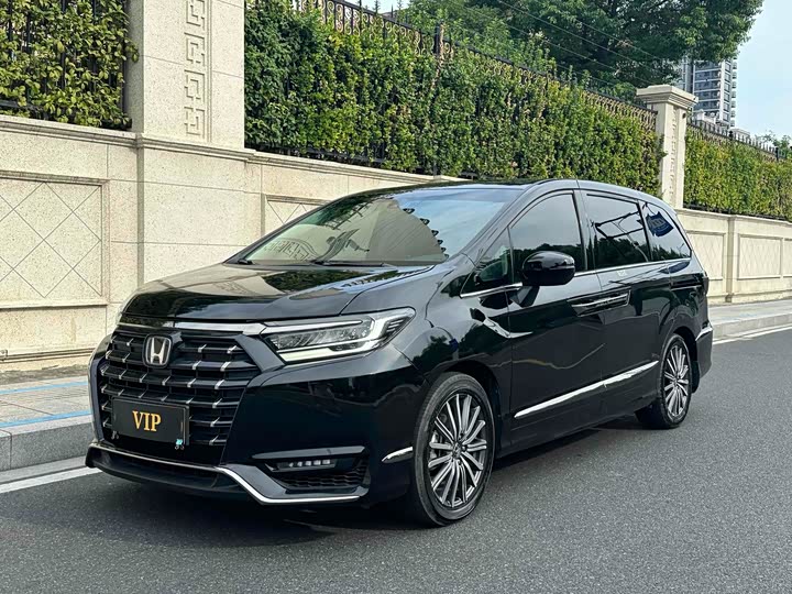 Фото 1 - Honda Elysion