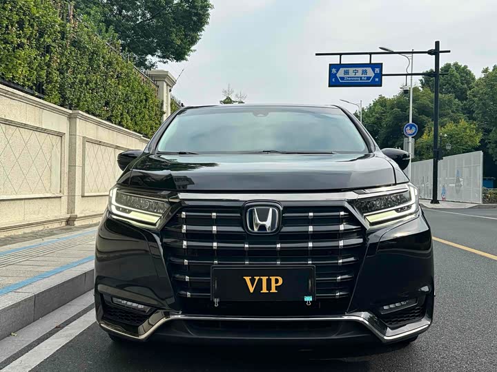 Фото 2 - Honda Elysion