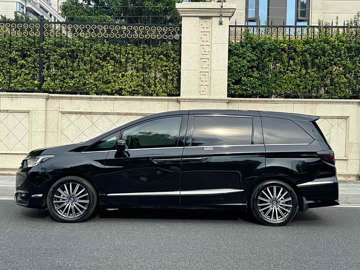 Фото 3 - Honda Elysion