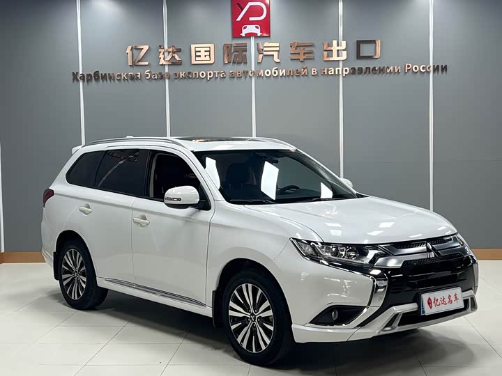 Фото 3 - Mitsubishi Outlander
