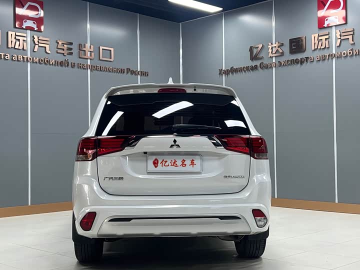 Фото 4 - Mitsubishi Outlander