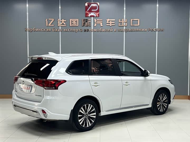 Фото 6 - Mitsubishi Outlander