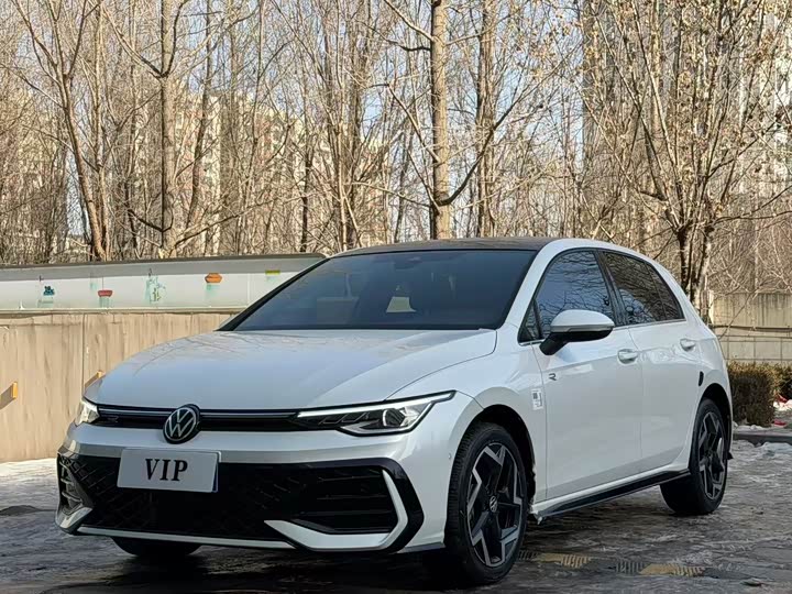 Фото 1 - Volkswagen Golf