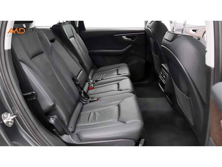 Фото 8 - Audi Q7