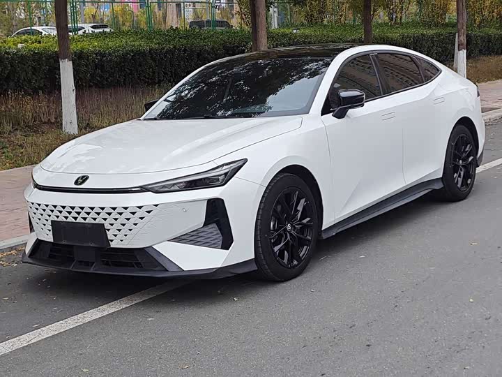 Фото 1 - Changan UNI-V