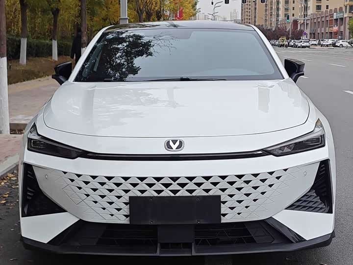 Фото 2 - Changan UNI-V