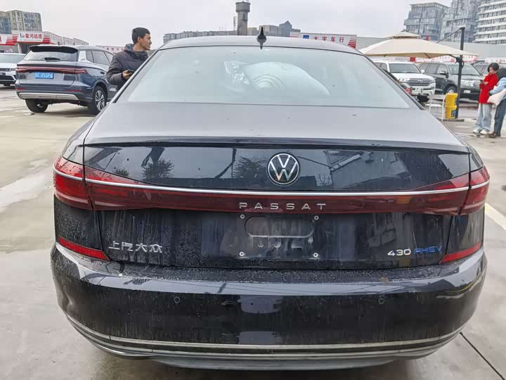 Фото 8 - Volkswagen Passat Hybrid