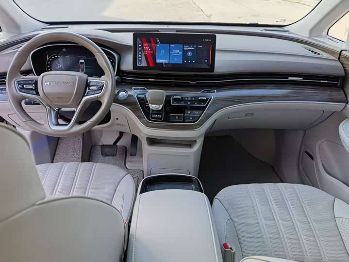 Фото 9 - Roewe iMax 8