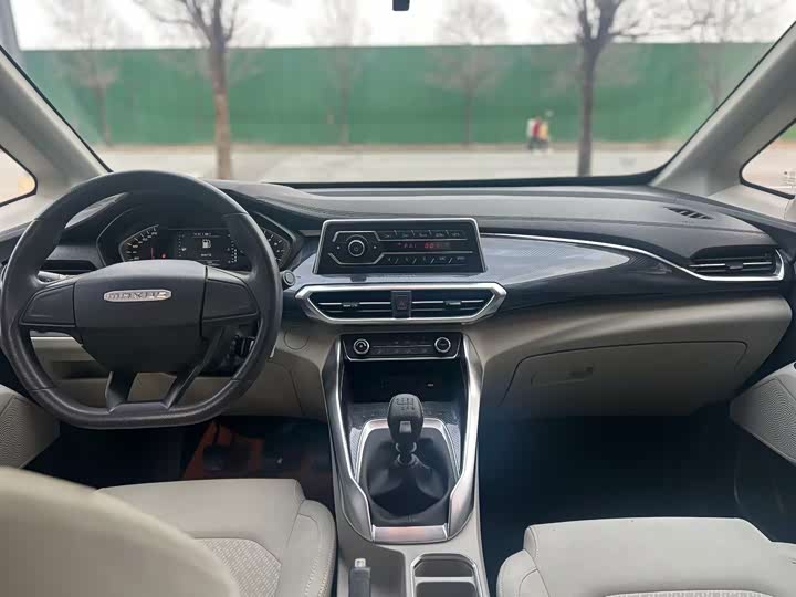 Фото 5 - Maxus G50