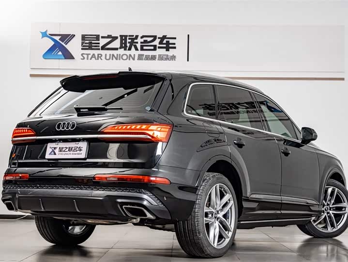 Фото 6 - Audi Q7
