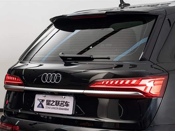 Фото 8 - Audi Q7