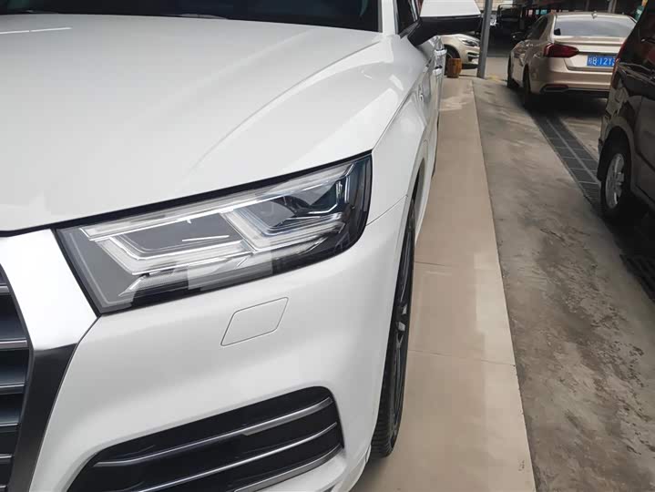 Фото 5 - Audi Q5L