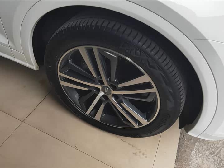 Фото 6 - Audi Q5L