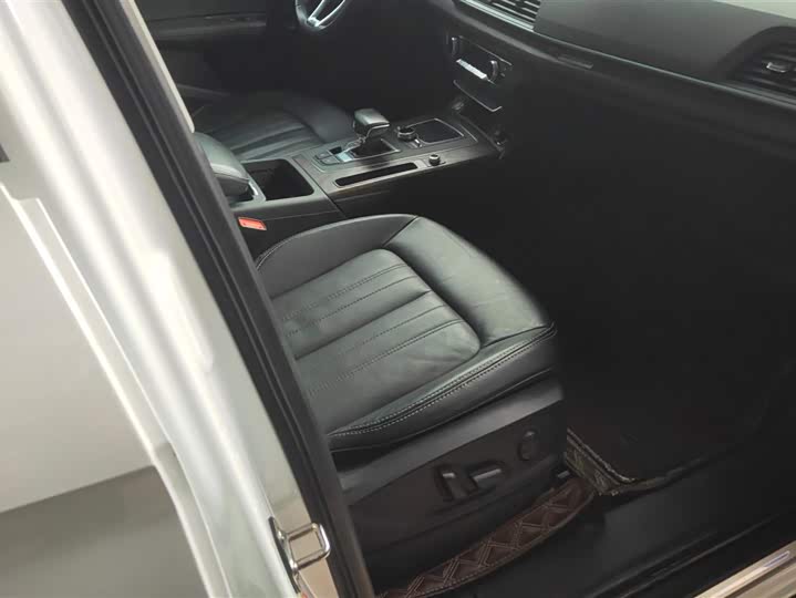 Фото 8 - Audi Q5L