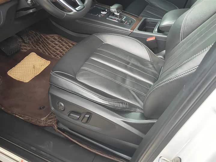 Фото 9 - Audi Q5L