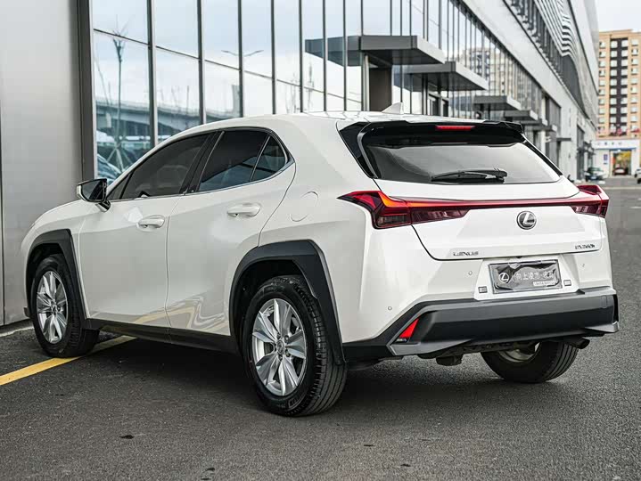Фото 6 - Lexus UX