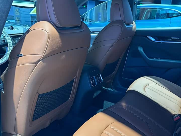 Фото 4 - Maserati Levante